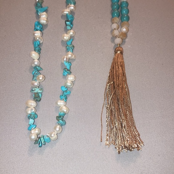 Set of two beautiful turquoise and pearl statement necklaces - Picture 4 of 5